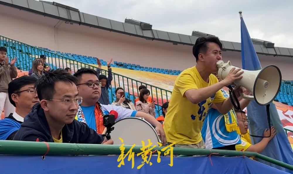 友谊第一，比赛第十七！齐鲁超赛济南赛区上演球迷间的“双向奔赴”！5月2日的山东省