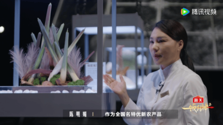 福建茭白被一饭封神厨师疯抢一饭封神 初夏时节的福建茭白成了全场焦点！厨师一上来就