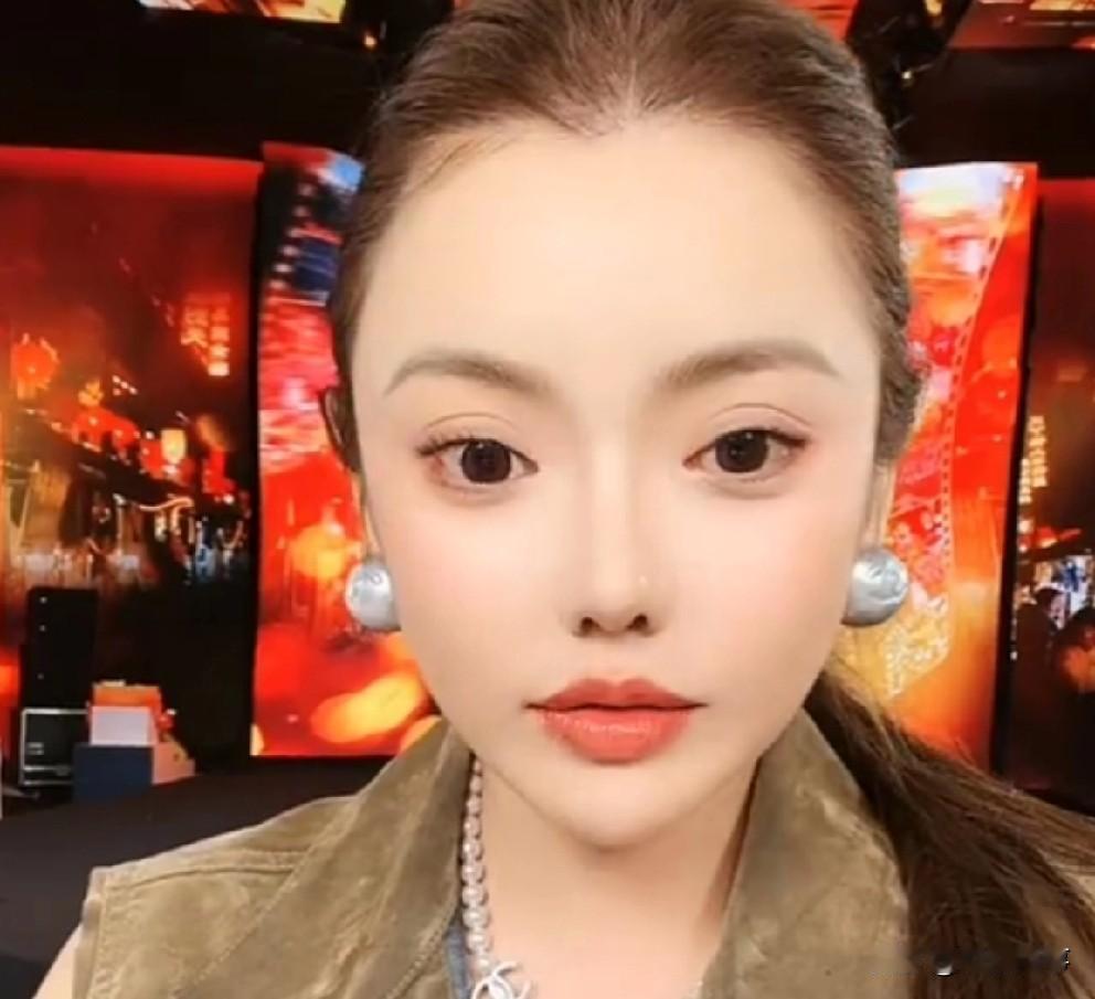 九天点评蛋蛋越描越黑！

           昨天蛋蛋抛砖引玉的言论引起互联网