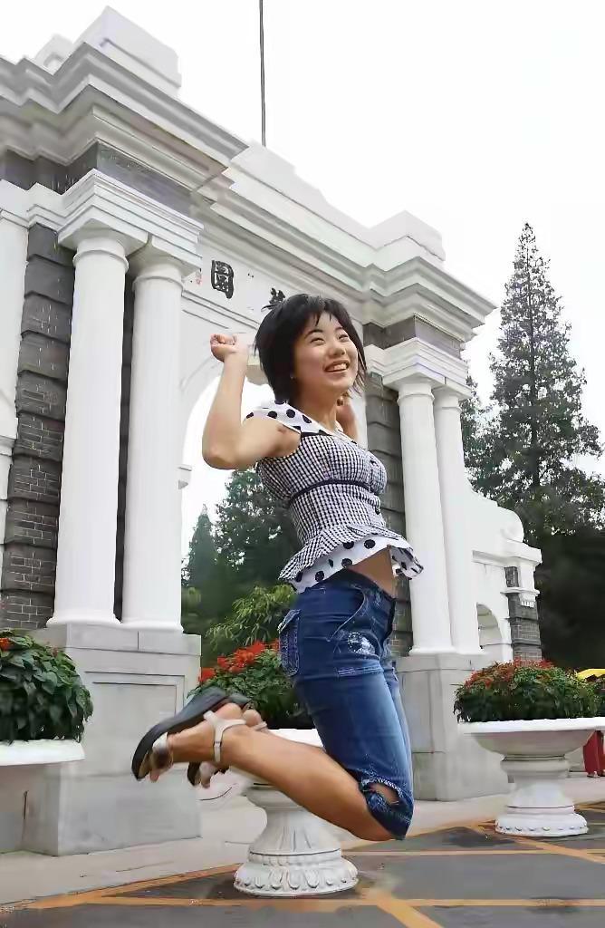 蒋方舟真是好命运，一辈子几乎没受过学习的苦，考试的罪。从中考、高考到研究生一路是