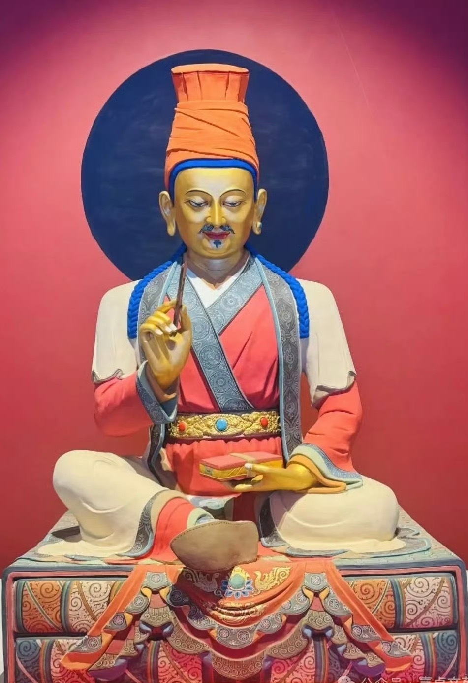 抬眼望去，满大街也难找到几个像样的人，绝大多数都拉着一副老谋深算，但又算不清楚的