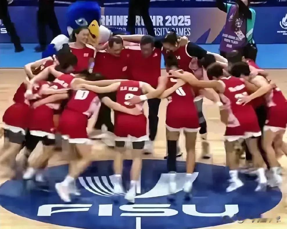 不用怀疑，我们击败美国大学生女篮的，全都是正儿八经的大学生。

有网友说：美国派