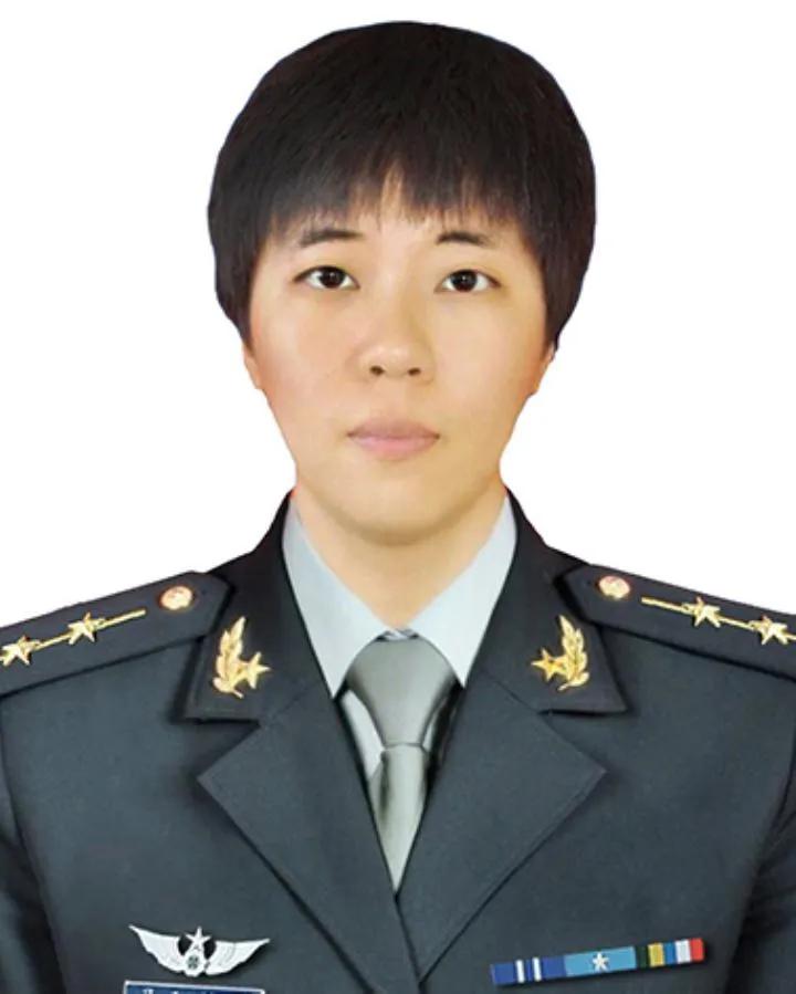 军中“木兰”——马和帕丽
她是哈萨克族人，1991年8月出生于新疆木垒，22岁入