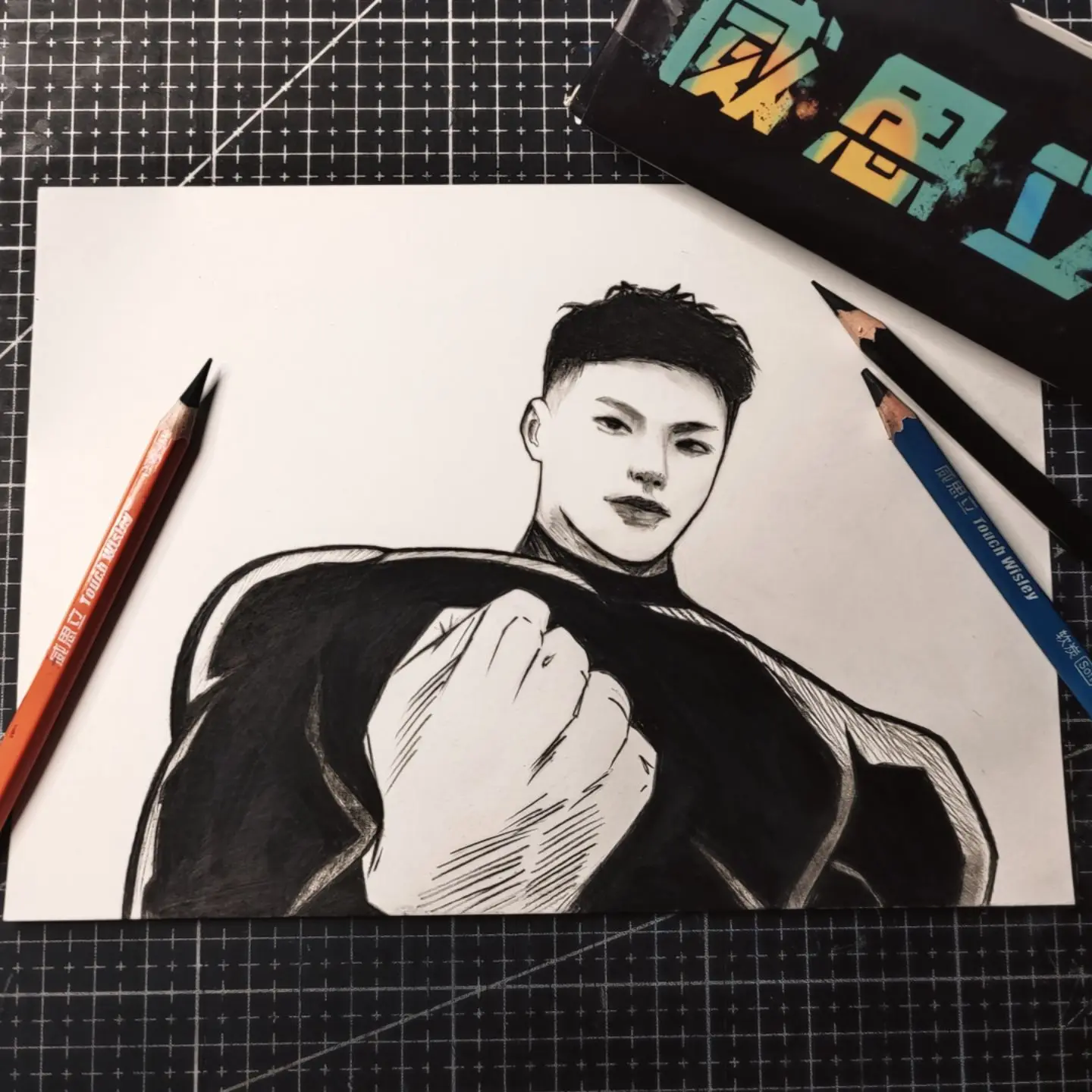 喔 之躯 感觉你有点雄壮啊… 随手画绘画工具：威思立炭笔