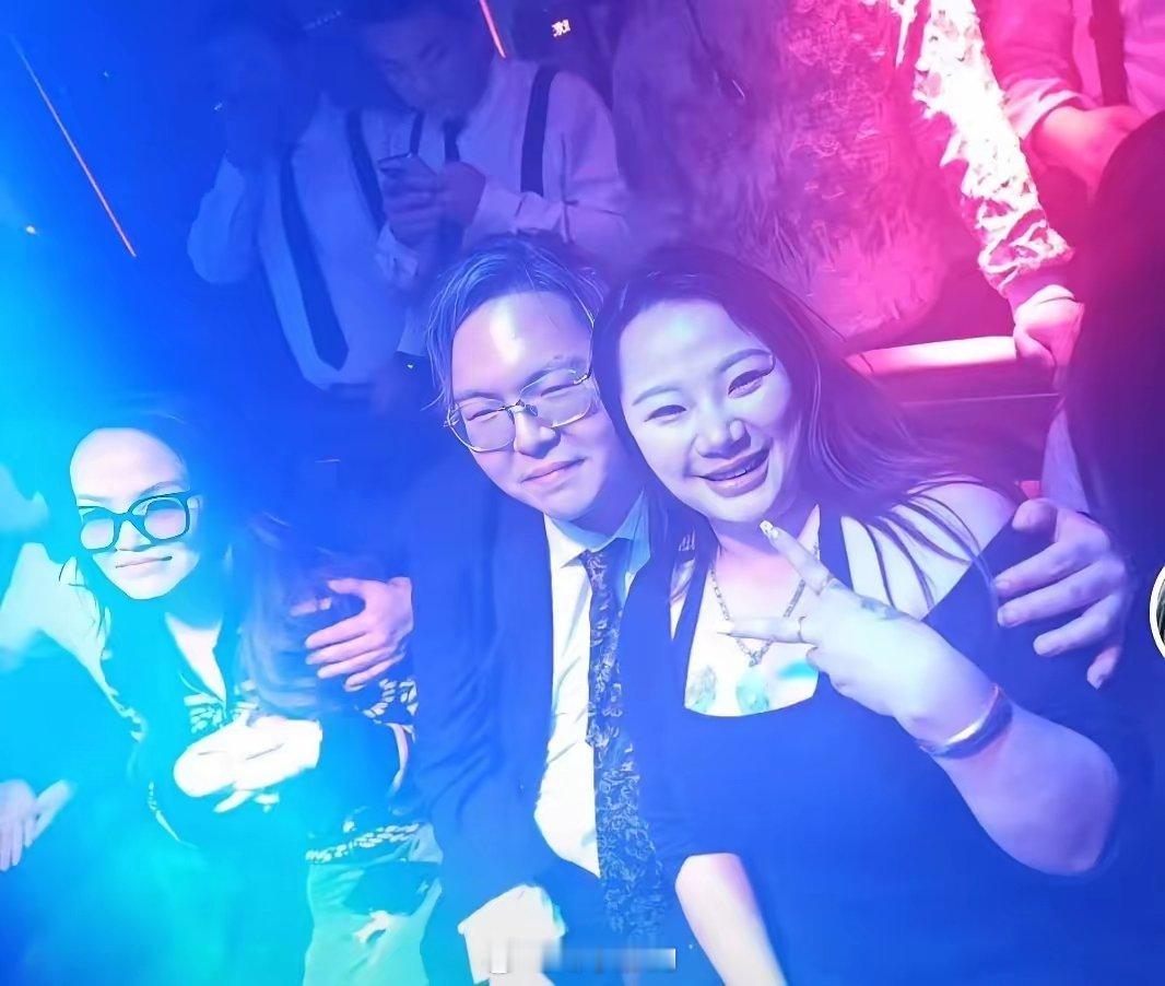 难怪向太会生气，说绝不会承认这种儿媳，向佑都40岁的人了，找了个比自己大的姐姐当