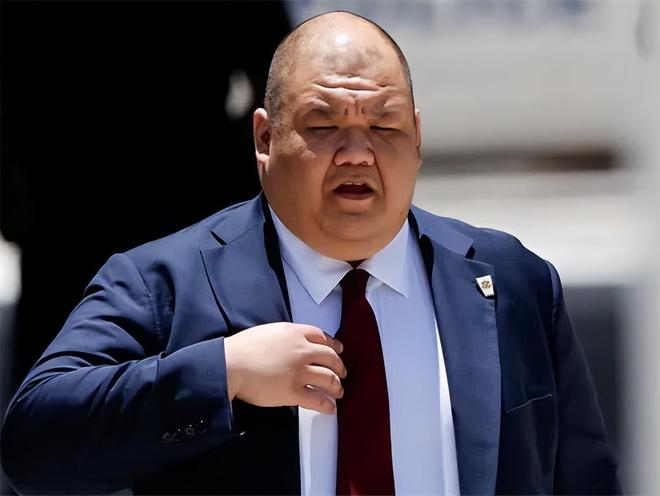 特朗普提名的接替莱维特的白宫新闻秘书张振熙，外号“熊猫”，机器善于给特朗普制造舆