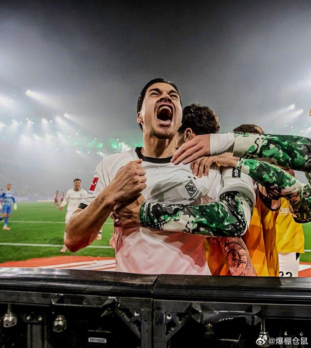 【里程碑】29岁的门兴格拉德巴赫后卫迪克斯在对科隆的德甲比赛中点射破门，成为第一