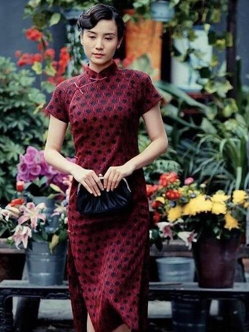 对联
上联：人老无儿女；
下联：[作揖][作揖][作揖]。