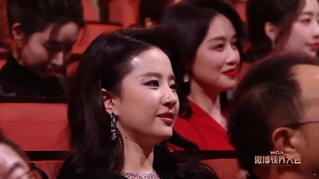 刘亦菲这法令纹是不是有点虐了 ​​​