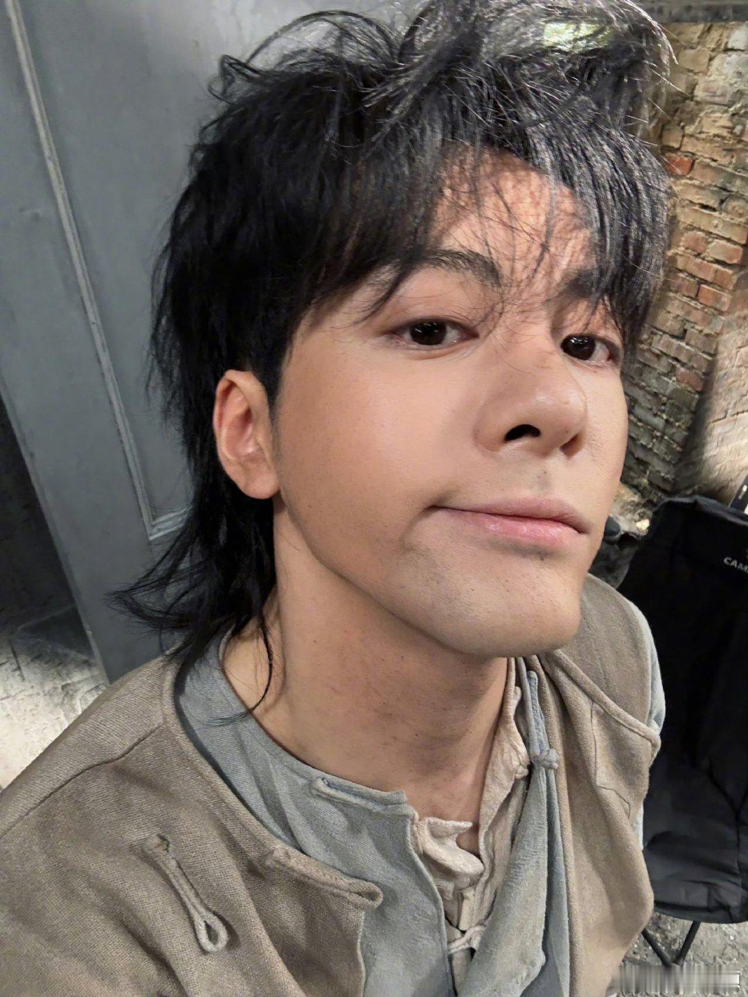 曾舜晞吴老狗洗洗还能要 曾舜晞 曾舜晞吴老狗泥土打滚泥土是角色的滤镜，洗掉之后，