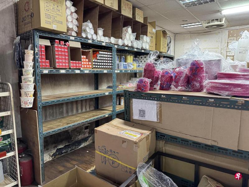 新加坡媒体报道，中东战事导致原油和石化原料大涨，冲击着下游相关供应链。
中国台湾