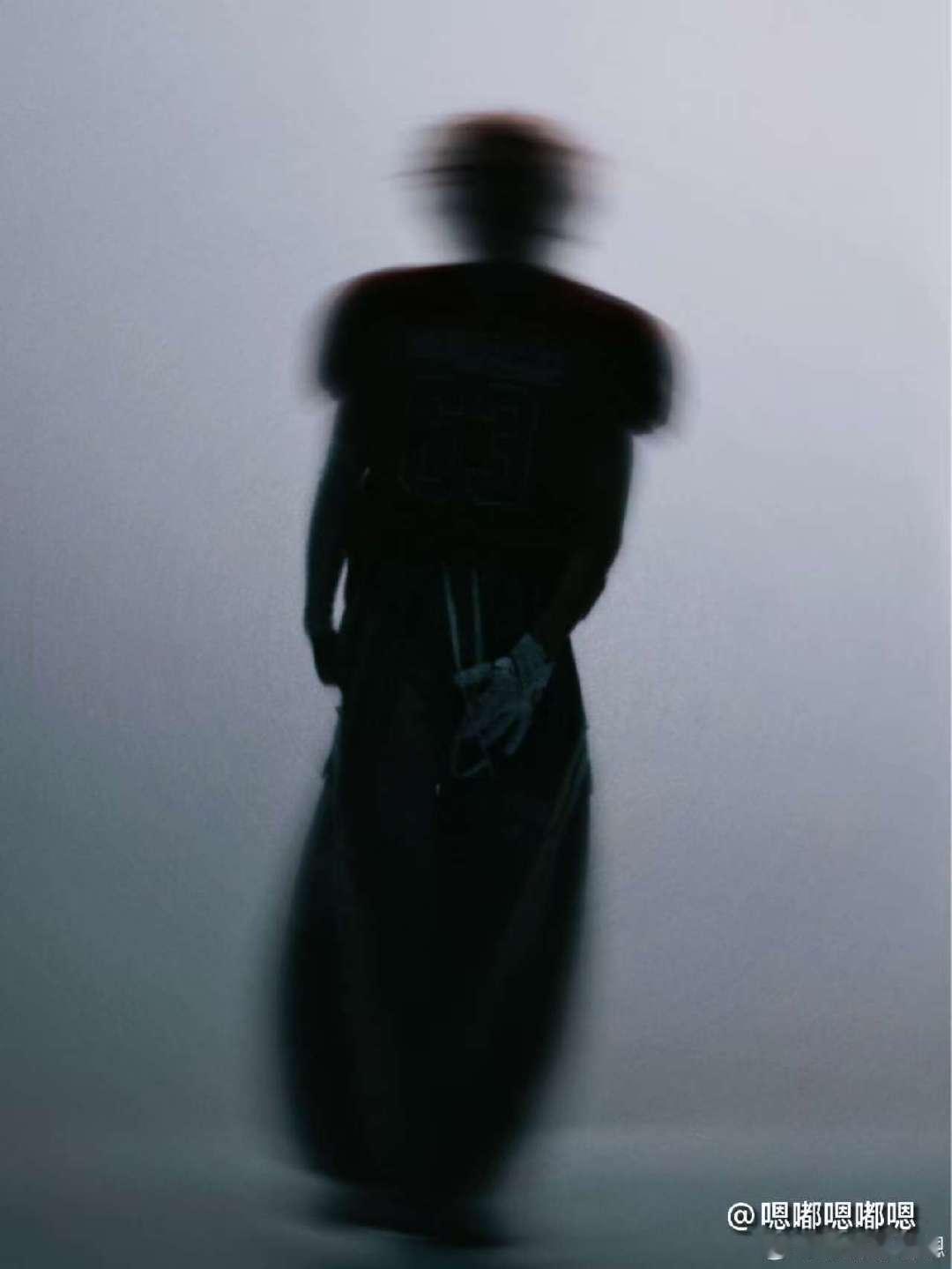 刘耀文手机壁纸是自己刘耀文用自己照片当壁纸！ 刘耀文手机壁纸是自己！ 