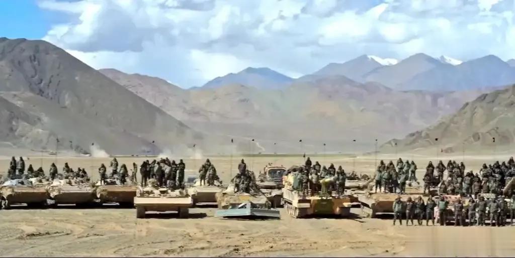 印度在加里巴斯地区集结了大量士兵装备，似乎又在对某些区域实施侵占！

印度高原装