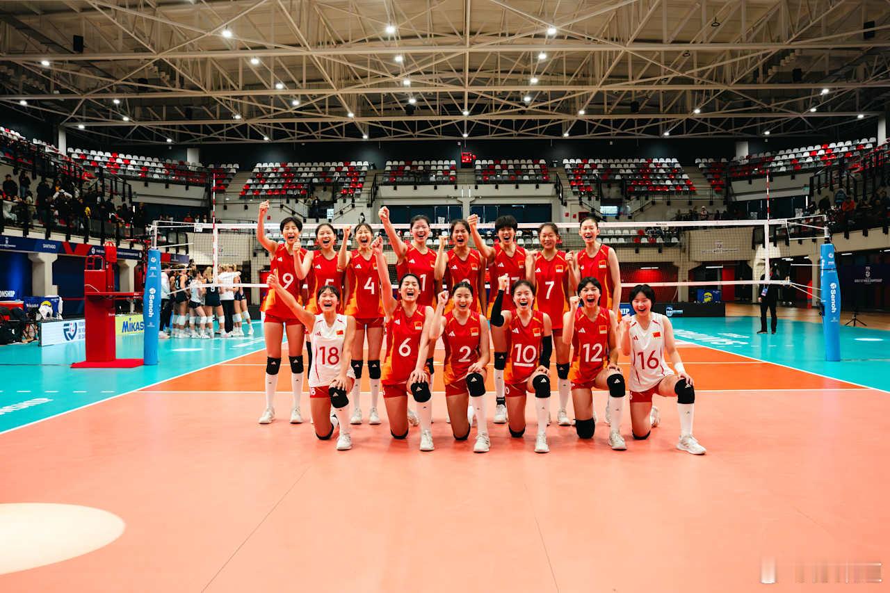 国际排坛动态中国女排2026女排U17世锦赛1/4决赛：中国队3-2克罗地亚队 