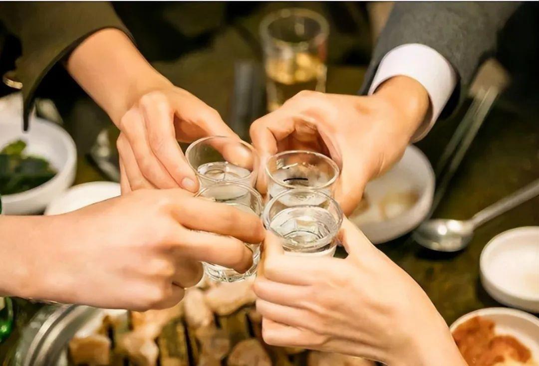 春节应酬必备指南，一个“解酒穴”，简单实用，解酒保肝

春节作为我们的传统节日，