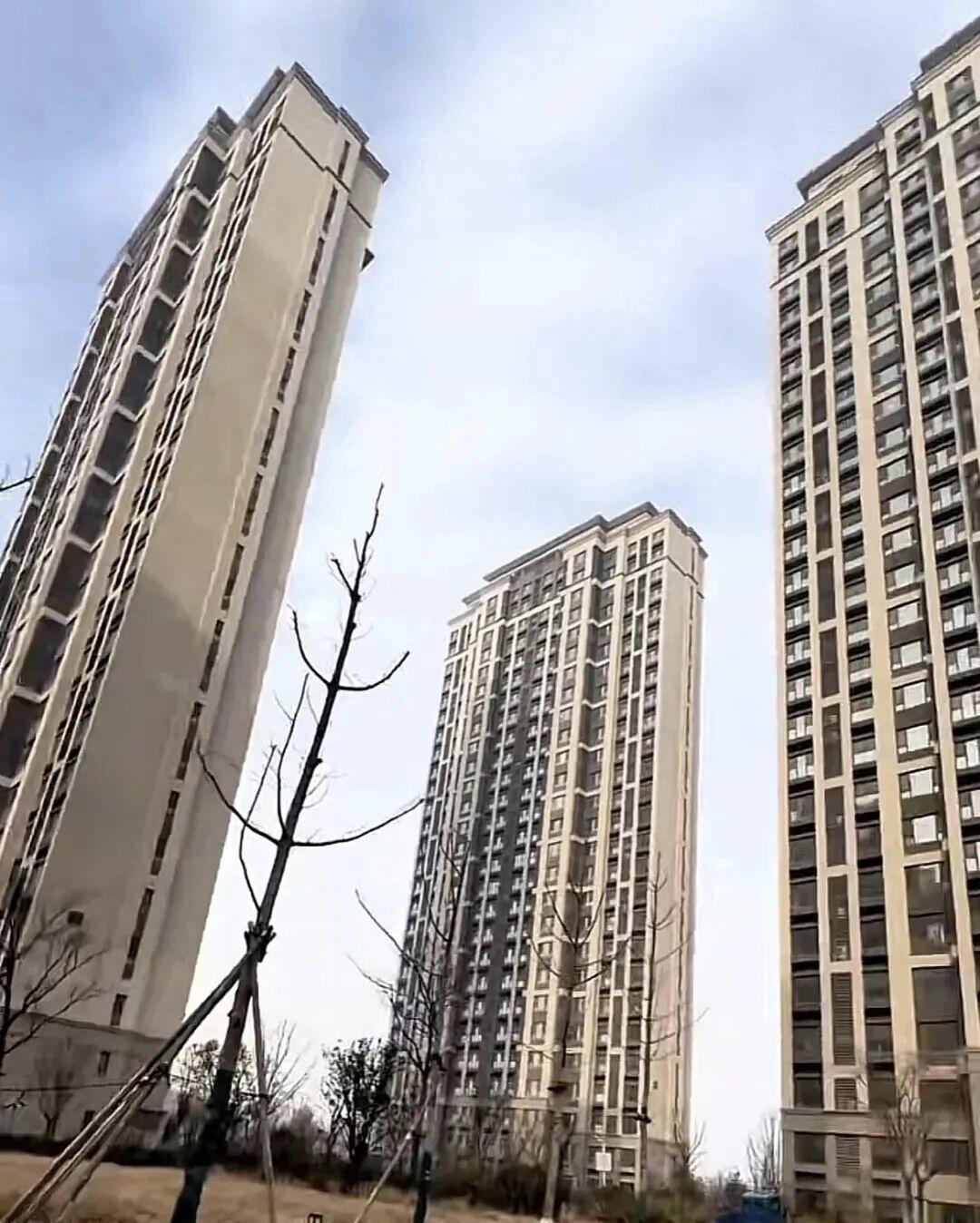 青岛胶州市李哥庄镇最大的回迁小区龙屯馨居物业公司于2026年3月31日全面撤离，