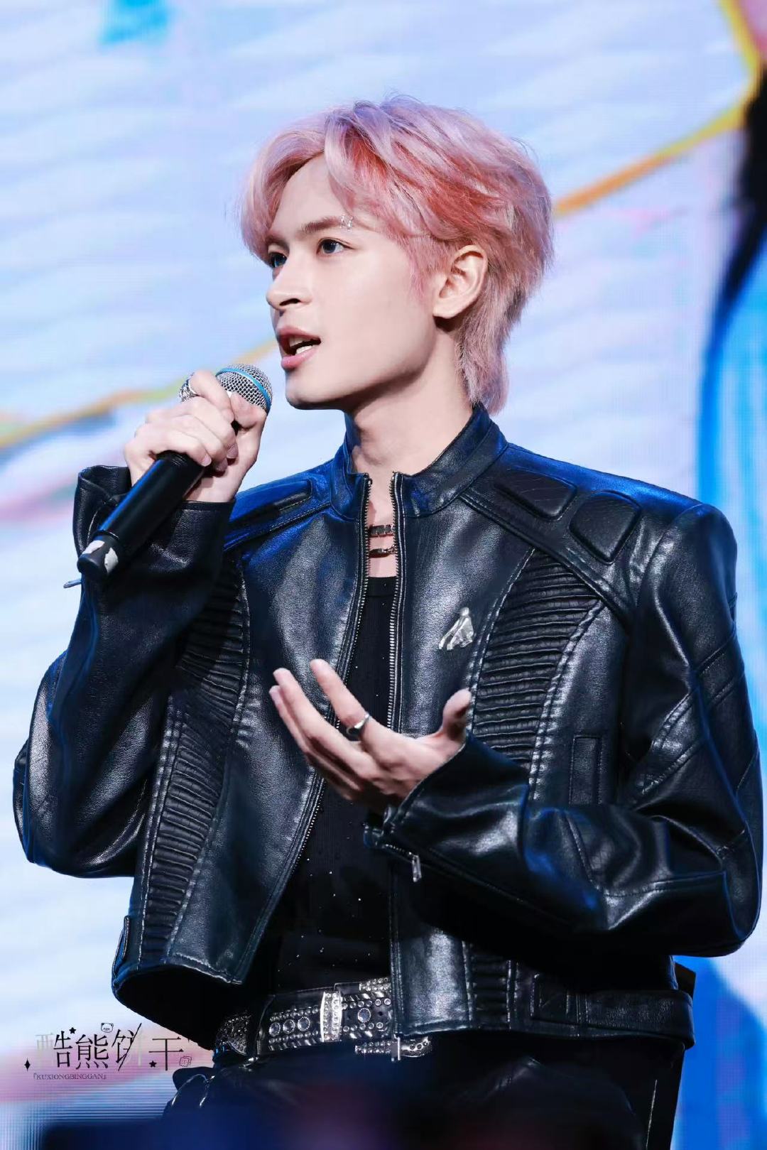 弭金这次生日会状态超好吧，造型帅气亮眼，现场发言特别真诚，期待帅哥多多进组 