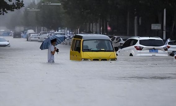 “中国活该被日军欺辱，中国就应该被日本多占领几年！”“郑州大暴雨是报应！活该被淹