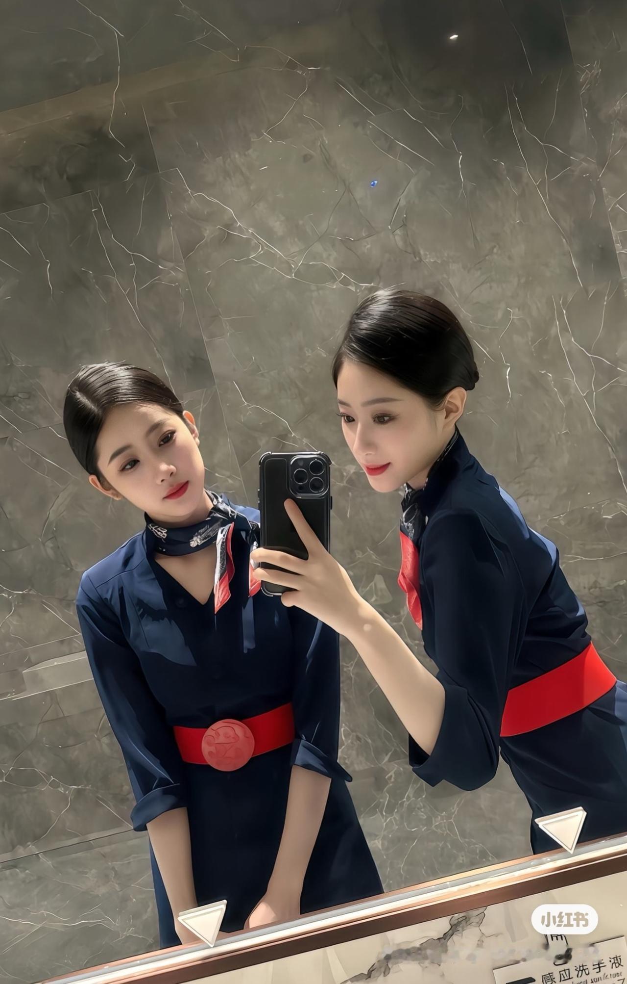 优雅空姐的日常穿搭，自信满满！