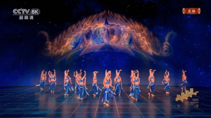 央视春晚把龟兹壁画搬到舞台上 封神名场面！《丝路古韵》解锁龟兹美学新打开方式，飞