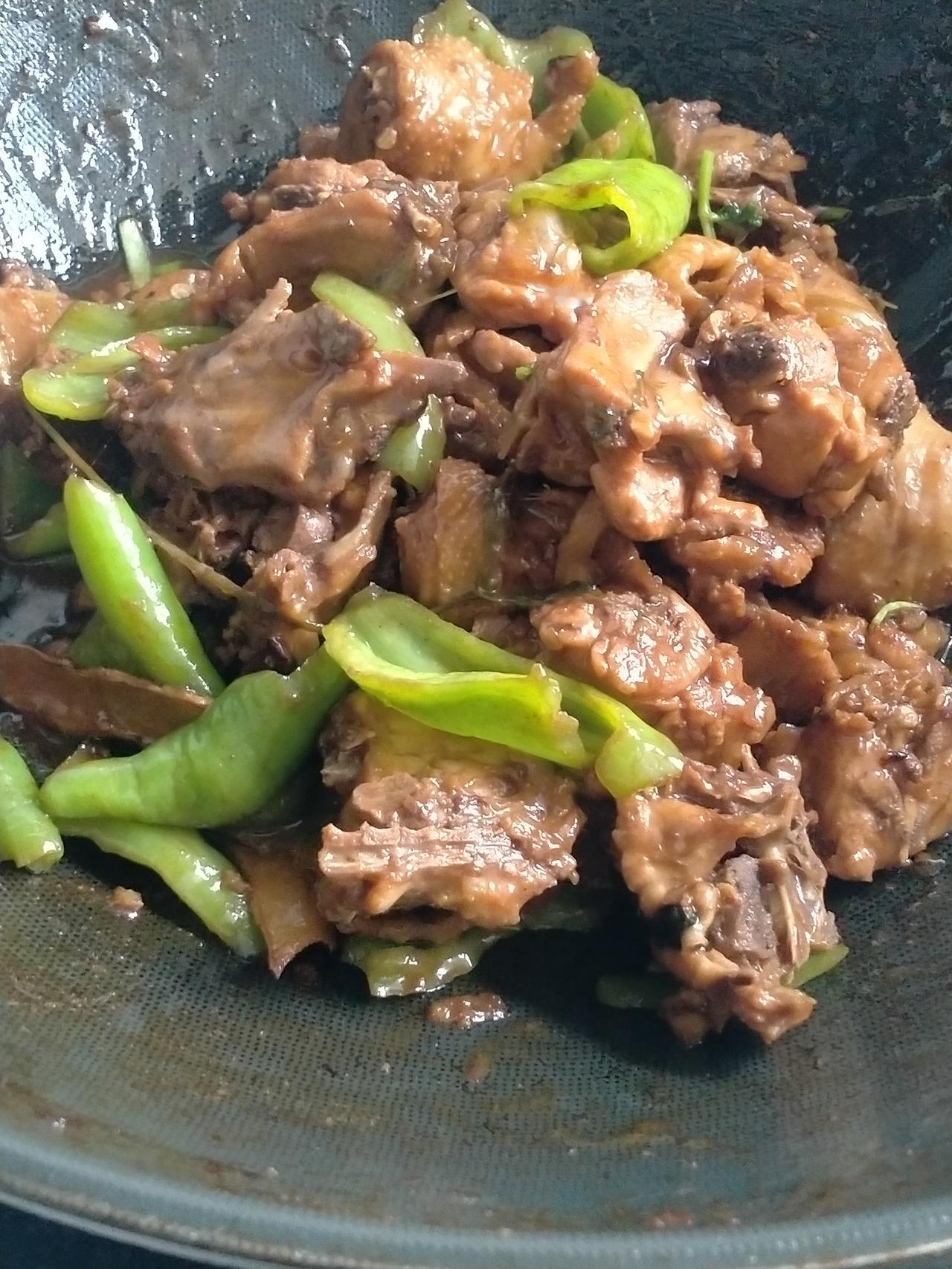 自己动手辣子鸡背。