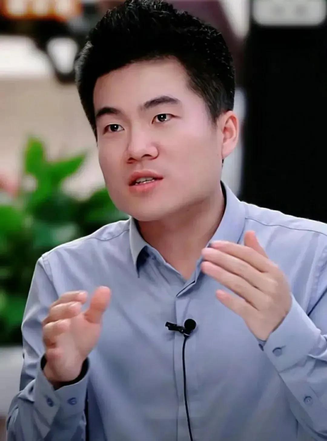 我给董宇辉的建议就是“急流勇退”。
钱已经赚到了，财富自由也实现了吧，是时候换个