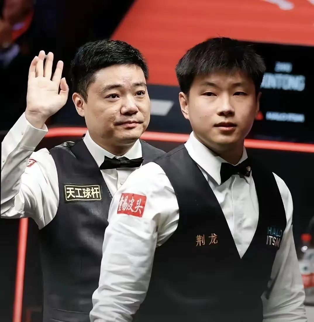 战报速递，在刚刚结束的上海斯诺克大师赛1/4决赛中，赵心童以6:1轻松战胜中国名
