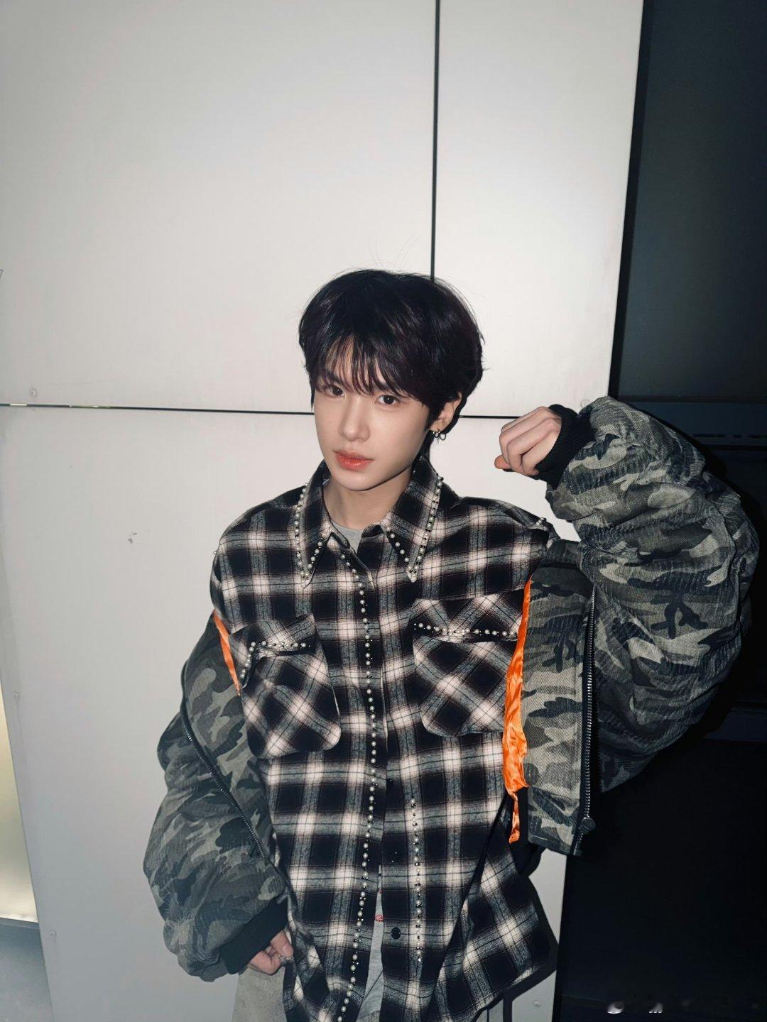 章昊黄明昊cha了黄明昊太帅了！和黄明昊一起做《成功人士》！ 所有人一起：无可奉