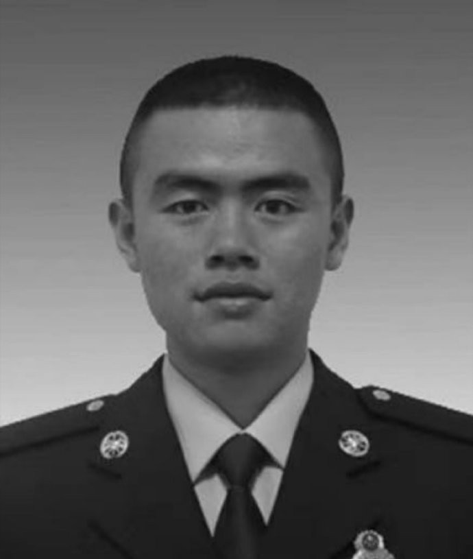 扑火勇士王佛军，于2019年3月31日，扑火人员在转场途中，受瞬间风力突变影响，