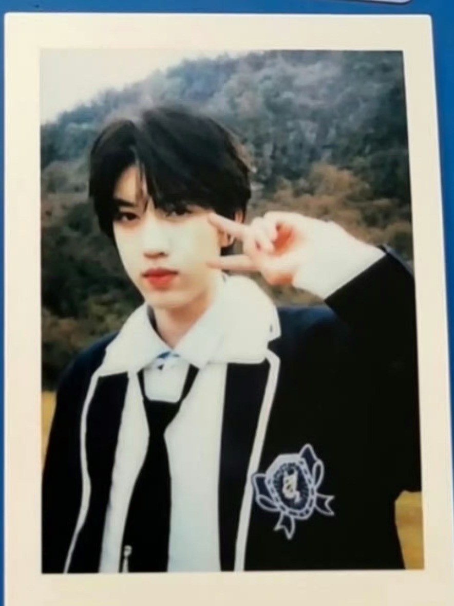 张桂源新音单人卡 张桂源新音单人卡比耶✌🏻+插兜+🤫+托脸美貌狙击张桂源单人