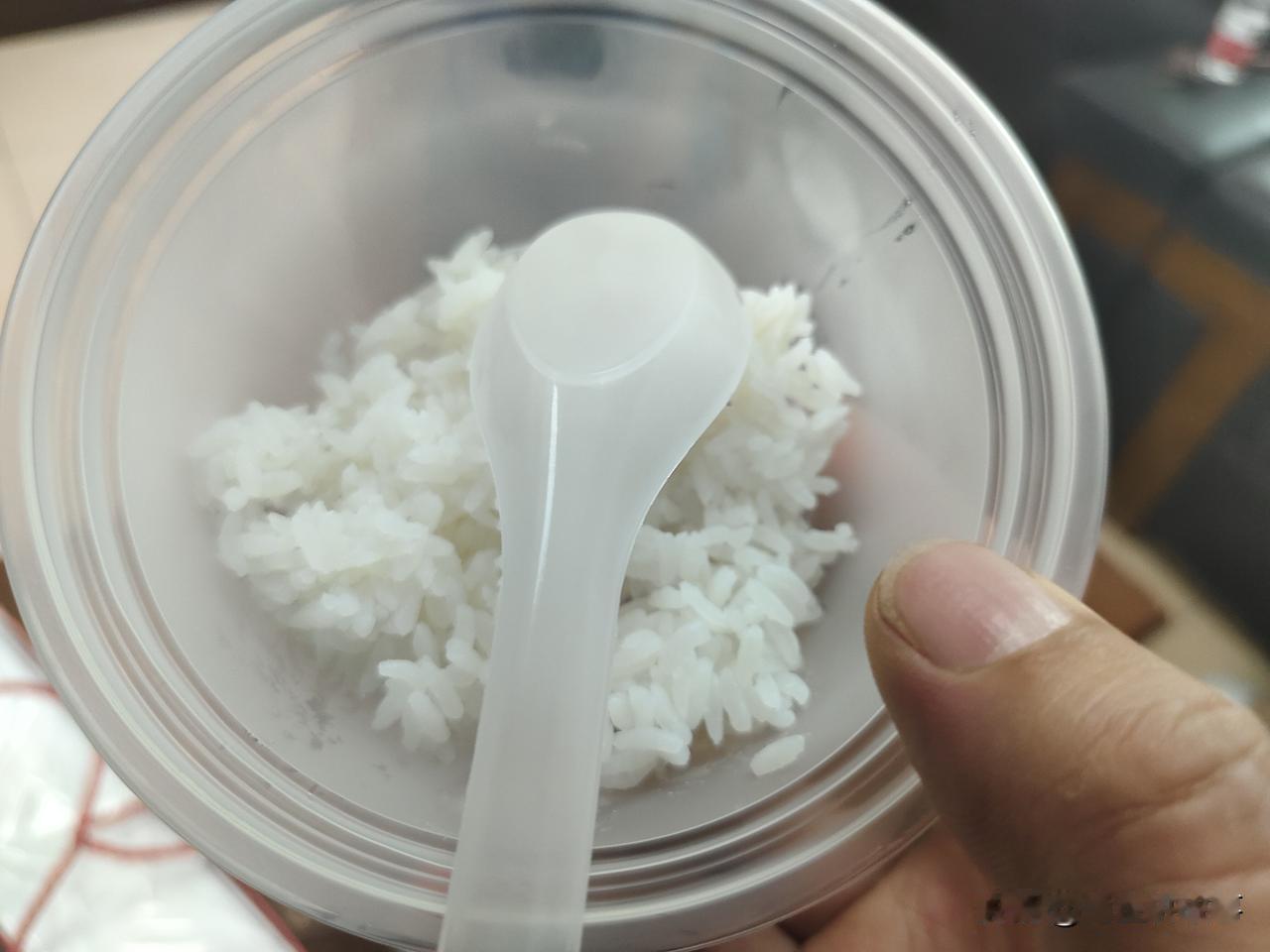 心碎难眠
 
数日伤心泪暗垂，
肝肠寸断意成灰。
夜深无寐空孤坐，
食味全无百事