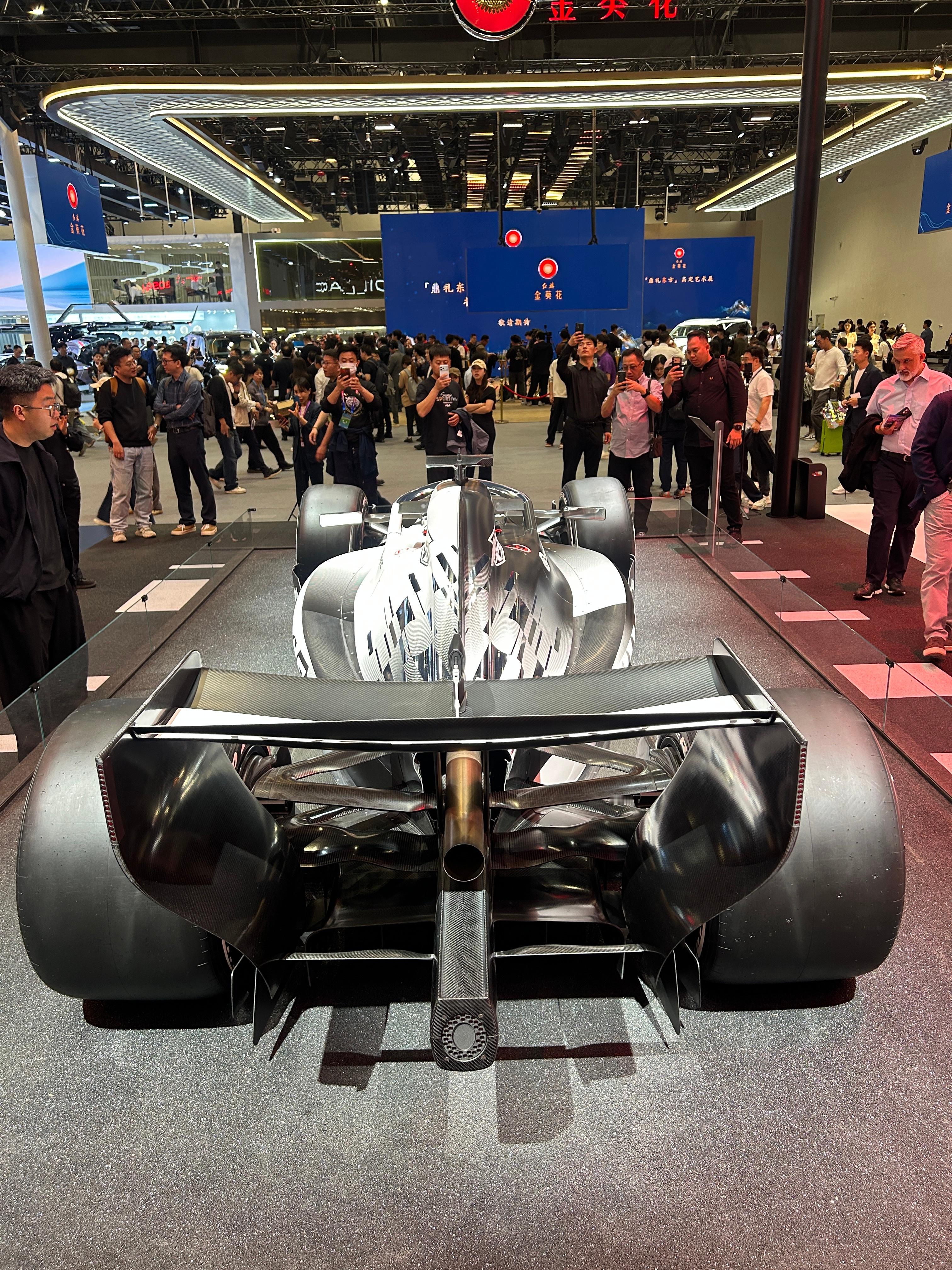 2026北京车展 凯迪拉克把F1车队方程式赛车都拉过来展台了这就是北京车展保罗车