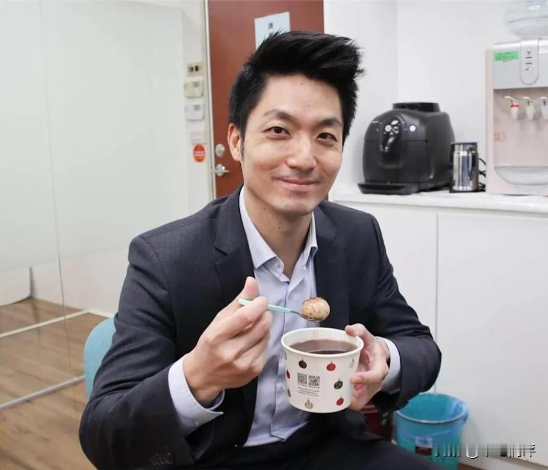 这个蒋万安，老蒋的气质他一点儿都没有，蒋家另外几个后人、即便那个看着精神不太正常