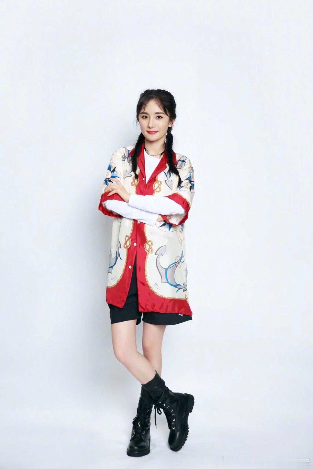 杨幂  🦊杨幂misssixty全球品牌代言人 “夏夜很热，但总有适时的微风，