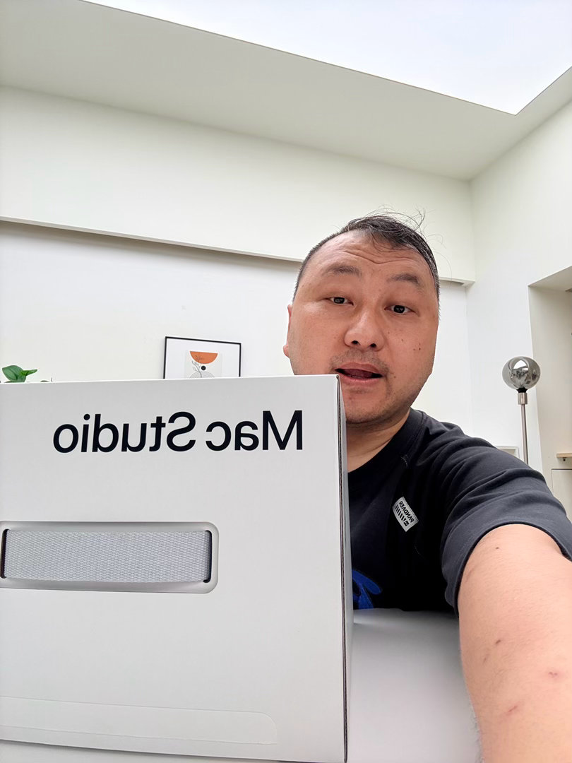 老师真舍得下本，给我买了一台世面上现在能买到的最高配置的 Mac studio，