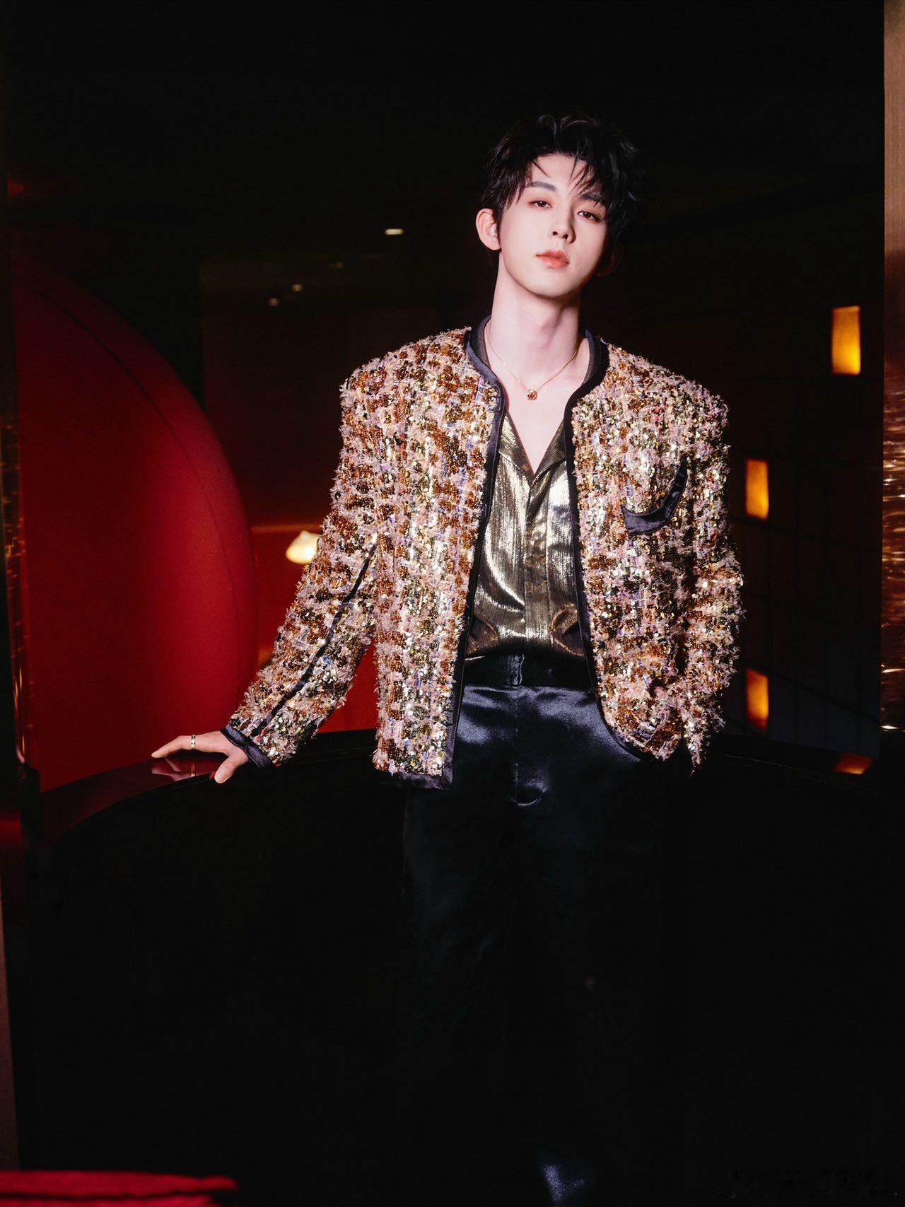 沈月郭俊辰Red开场 谁还没看沈月郭俊辰 Red 开场！清新又热血的舞台，两人状