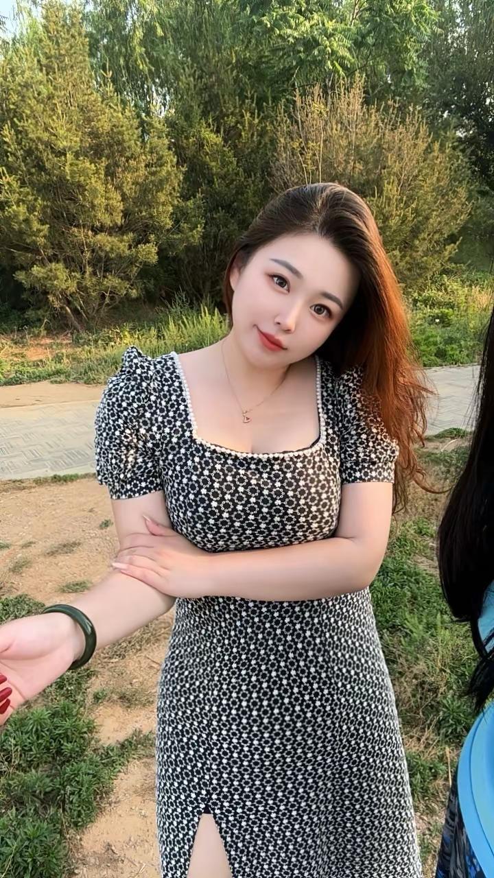 女人真难，打扮一下别人老公就要出轨，不打扮自己老公就出轨纯情女大穿搭 乡间甜美穿