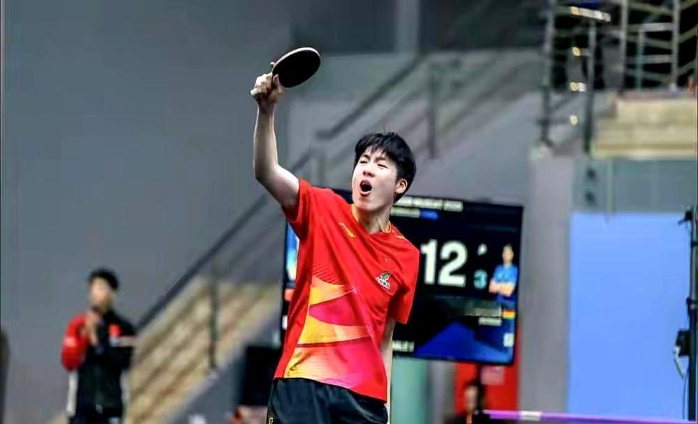 WTT撕掉规则书！梁靖崑伤退，一个排名54位的小将，直接空降新加坡大满贯。
 