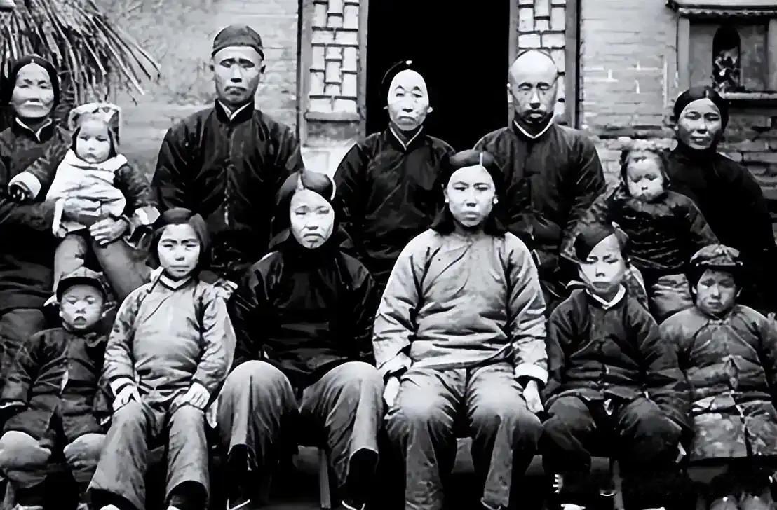 从前杭州有个地主，他有三个女儿
 
大女儿嫁了个举人，二女儿嫁了个秀才，三女儿嫁