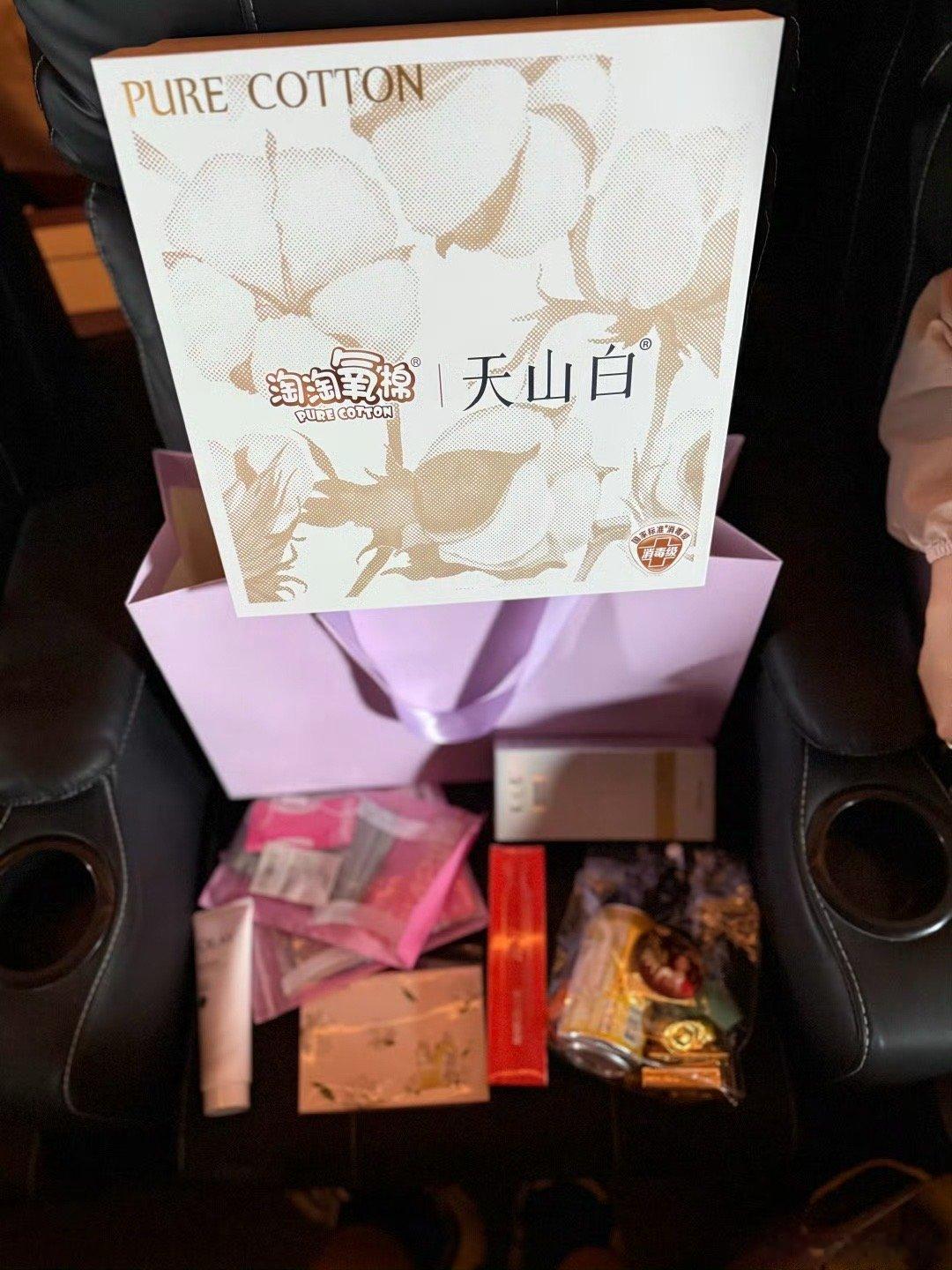 锦绣芳华追剧团 杨紫李现魏哲鸣准备的媒体大礼包 好想要 太丰富了 ​​​