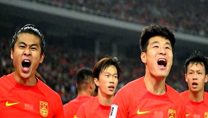 中国男足不要不服气，即便是这支被阿尔及利亚逆转的约旦队，你也打不过啊。
咱们眼睁