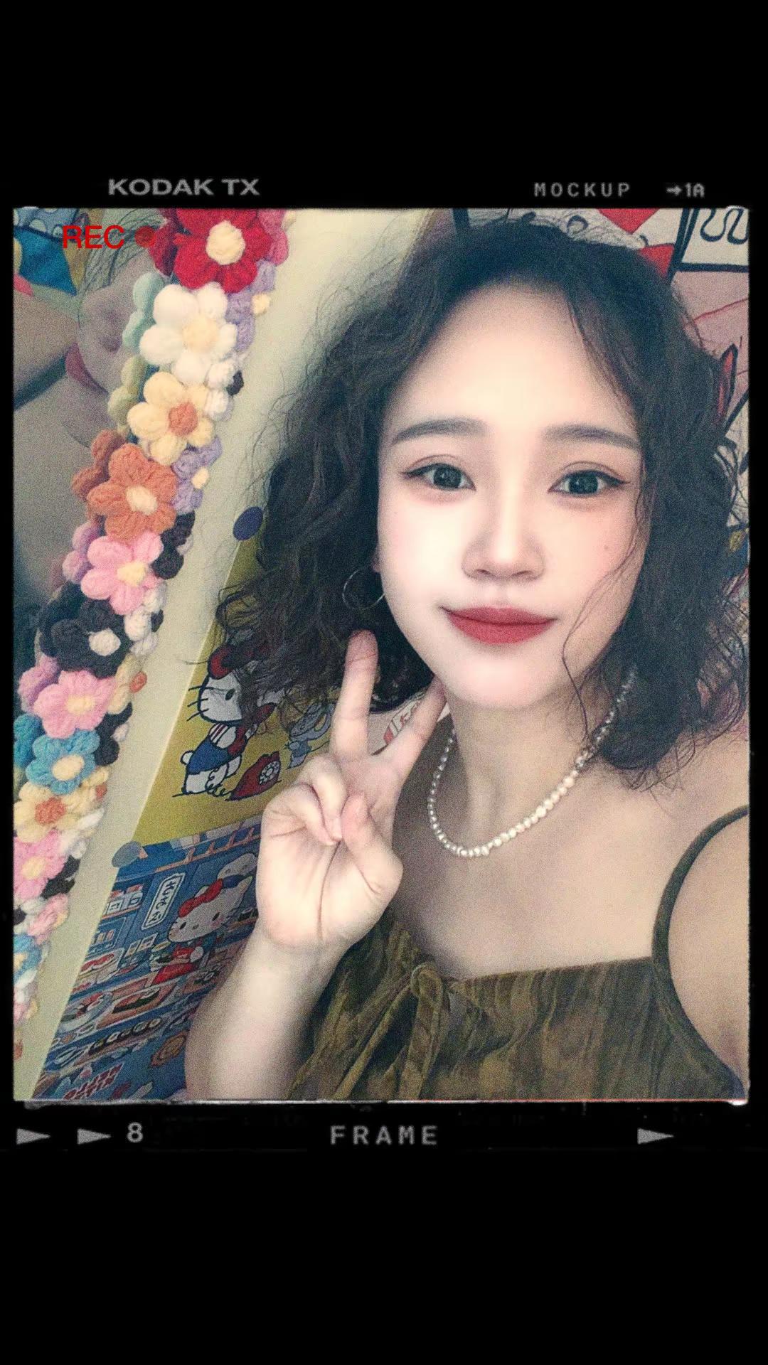 一个普通的一天，35+的宋女士，画了一个淡妆穿上喜欢的衣服，迎接崭新的一天
