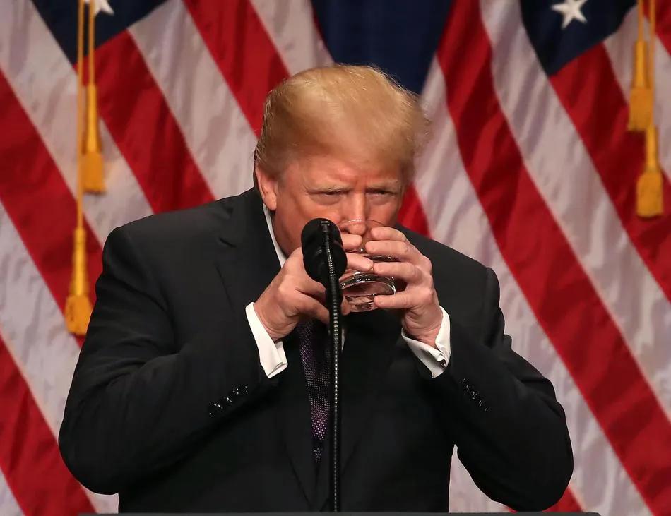 突发！
特朗普坐飞机出事故！
太突然了，8月10日，美国共和党总统候选人、前总统