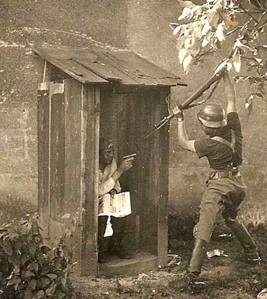 “你先放下枪” “不，你先放下”