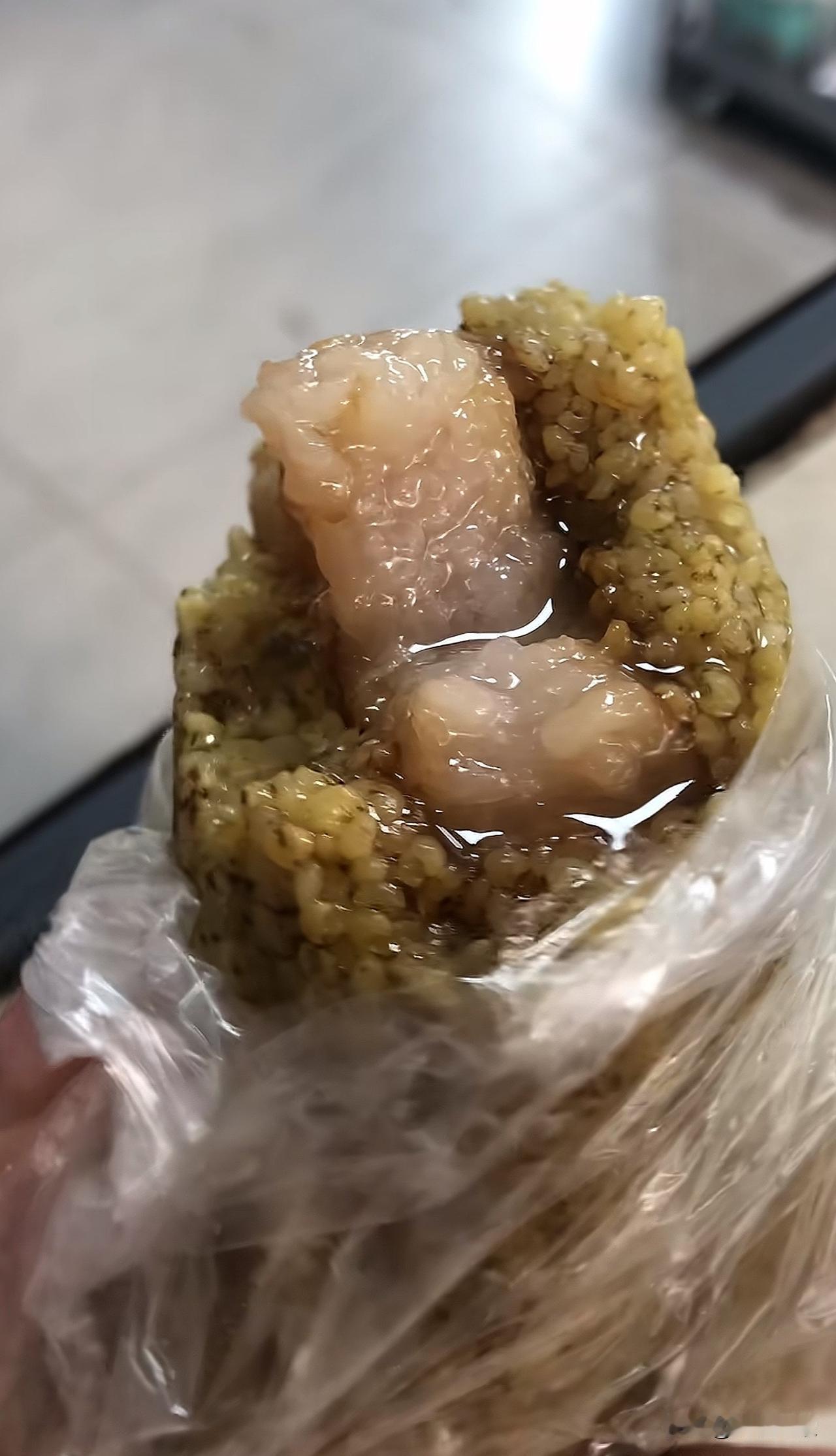 肉粽 滋滋冒油