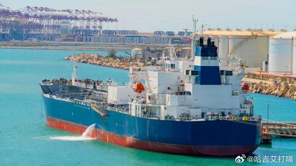 凤凰新闻【草草收场！封锁霍尔木兹海峡，伊朗丢掉的不只是底牌】现在的情况是，谁能为