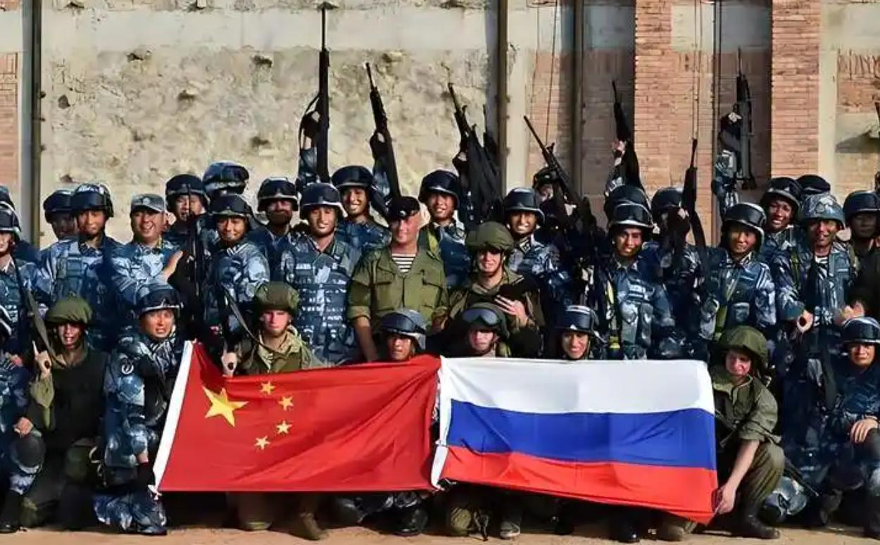 北约一旦踏入俄罗斯本士，中国就必须出兵?很多人还陷在这种兄弟义气的幻想里，错了!