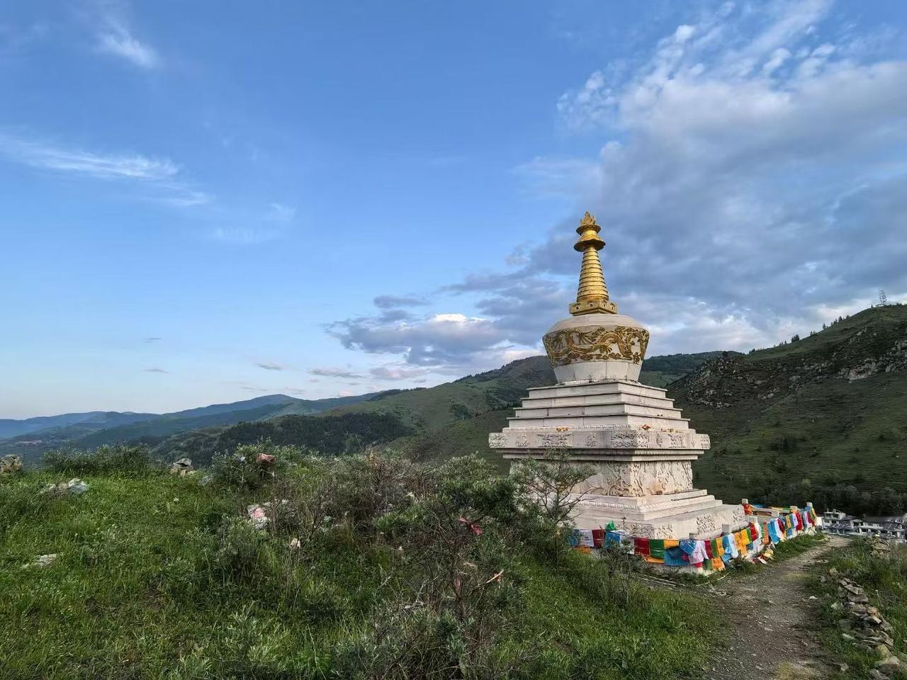 芸芸众生，皆在因果之中。
尘世本就无常，不如意事常有八九。
不必怨怼，不必纠缠。