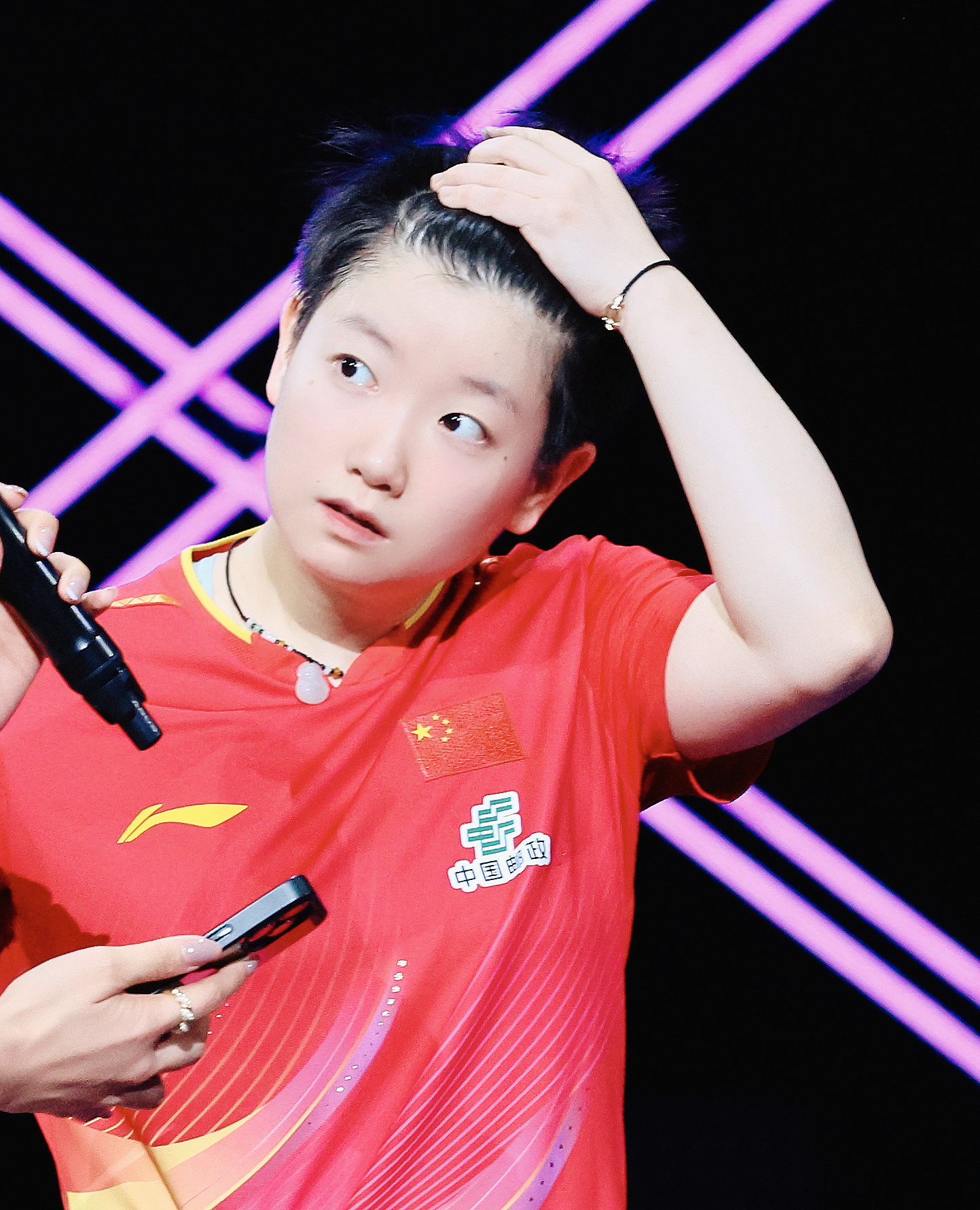 孙颖莎vs石洵瑶 [来抱抱] 孙颖莎 妈呀怎么有人能这么圆[爱慕][爱慕][爱慕