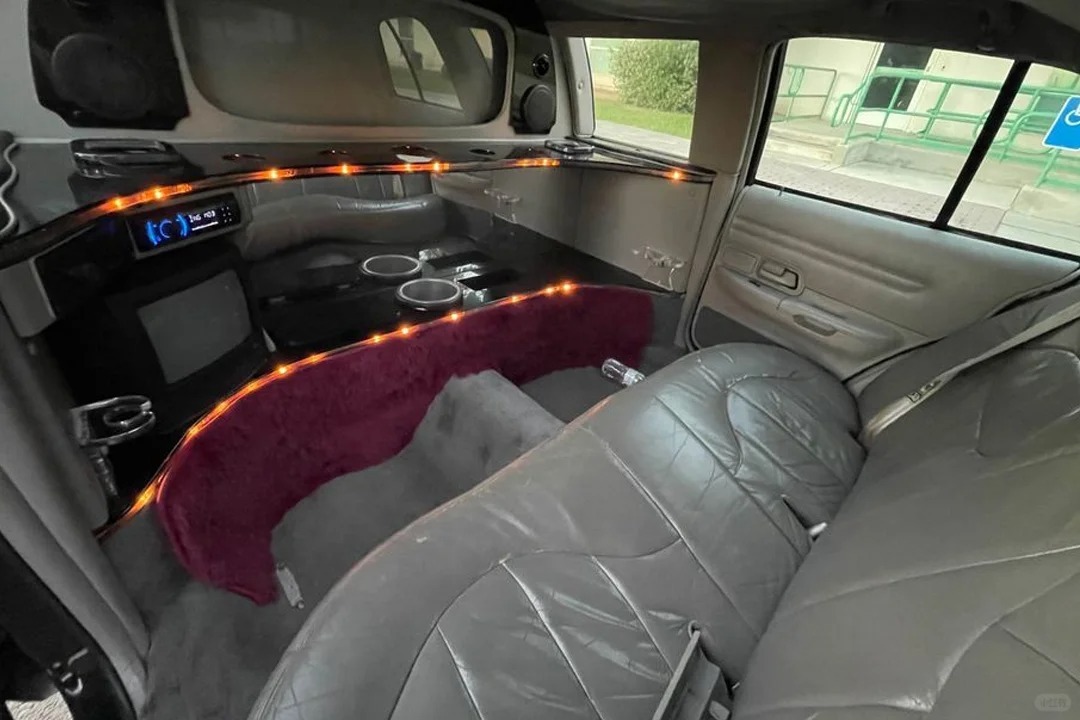 好车分享 Ford Crown Victoria，同平台的林肯城市礼车非常常见，